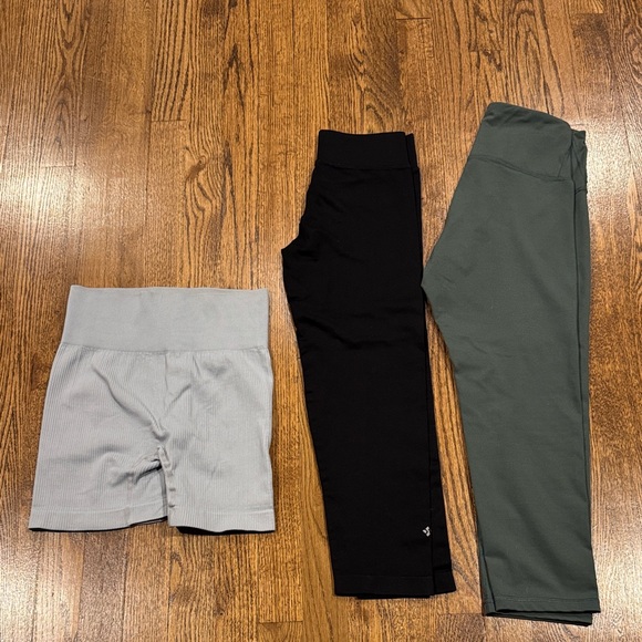 Women's Black, Gray, and Green Leggings Set size small - Picture 1 of 6